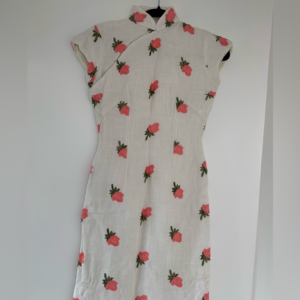 SOLD Rare Vintage 1950’s Floral Embroidered Raw Linen Lined Silk Cheongsam Dress - Picture 7 of 15